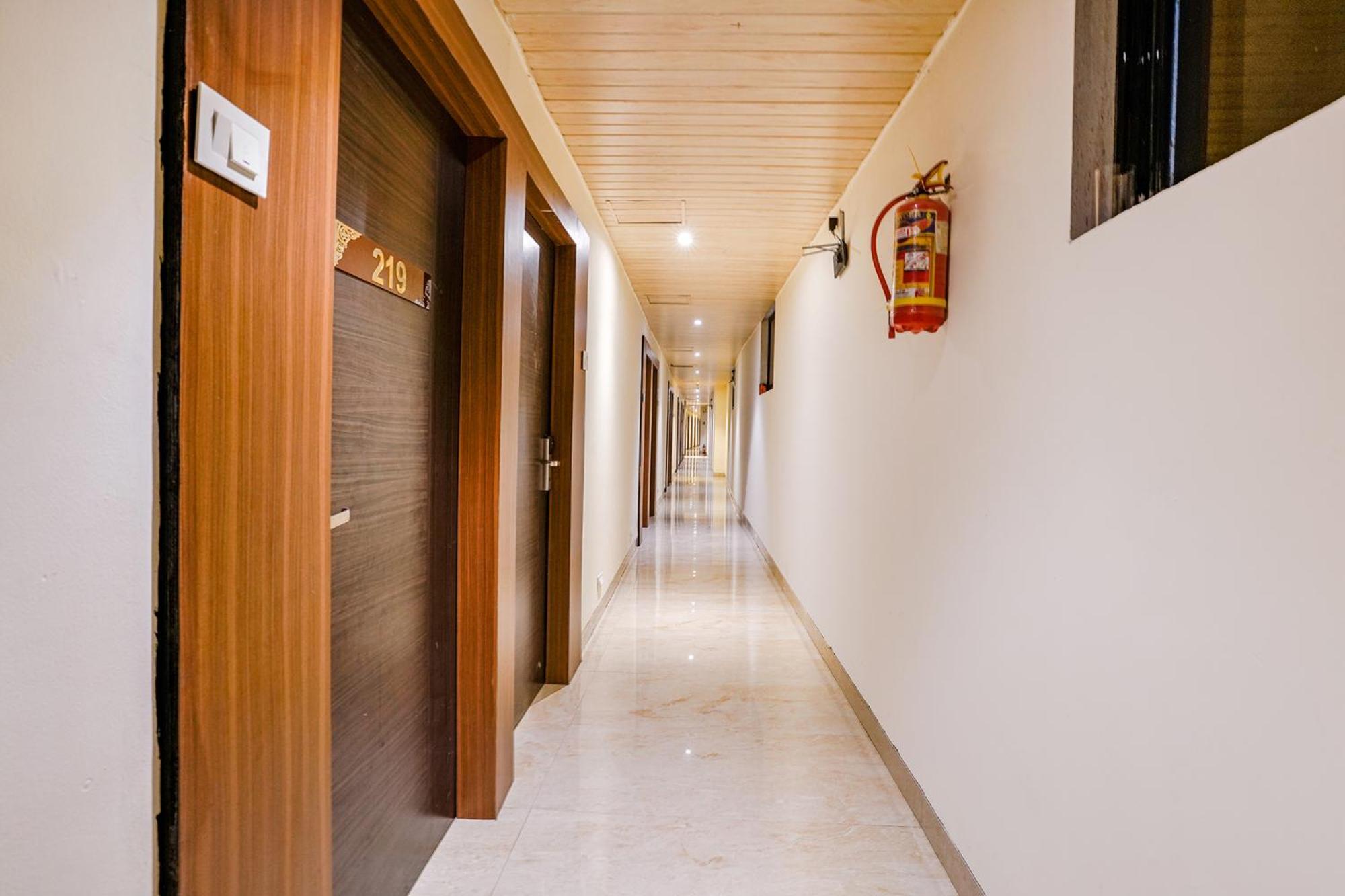 Fabexpress Embassy Suites - Nr Bkc Mumbai Bagian luar foto
